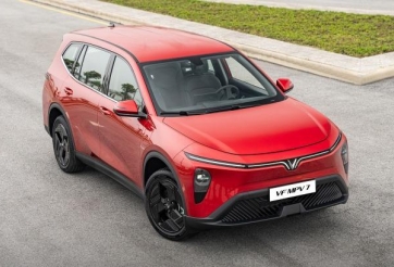 Giá 819 triệu đồng, VinFast VF MPV 7 được bổ sung loạt tiện ích gì so với Limo Green?