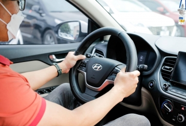 3 tính năng sẵn có trên xe giúp ngăn trẻ vô tình mở cửa, hạ kính khi ô tô đang chạy