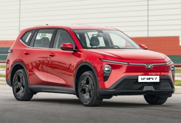 Tài chính hơn 800 triệu đồng, chọn mua ô tô 7 chỗ nào cho gia đình?