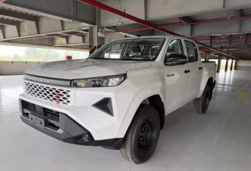 Mục sở thị Toyota Hilux 2026 bản số sàn có giá 632 triệu đồng tại Việt Nam