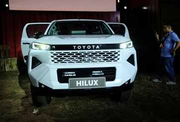 Toyota Hilux Trailhunter khác gì bản Pro mà có giá cao hơn gần 200 triệu đồng?