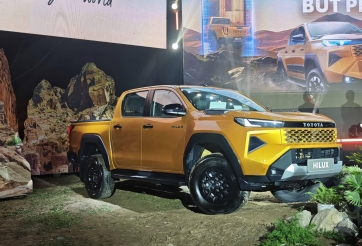 Doanh số Toyota Việt Nam giảm sau Tết, bán tải Hilux bất ngờ vươn lên dẫn đầu