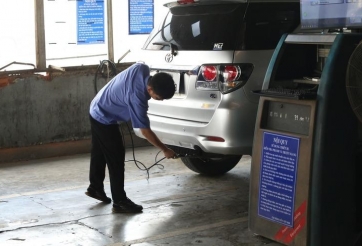Cục Đăng kiểm lên tiếng về việc yêu cầu chủ xe ký cam kết khi kiểm định khí thải