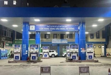 Nhu cầu tăng cao, một cửa hàng xăng dầu tại Hà Nội treo biển thông báo hết xăng