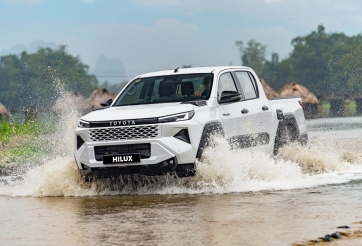 Toyota Hilux vươn lên ngoạn mục, Ford Ranger lần đầu bị soán ngôi sau nhiều năm thống trị phân khúc bán tải