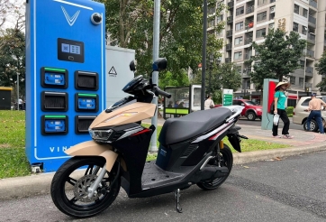 Lộ ảnh xe máy điện VinFast Viper ngoài đời thực, sẵn sàng bàn giao đến khách Việt