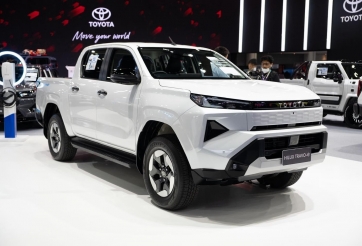 Cận cảnh Toyota Hilux bản chạy điện: Thiết kế hiện đại, tầm vận hành hơn 300 km/sạc