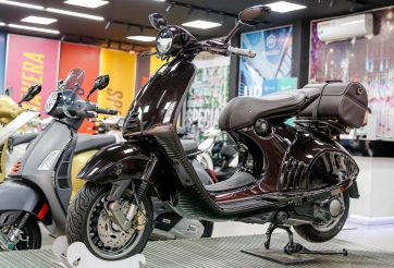 Vespa 946 bản Ngựa cho năm Bính Ngọ về đại lý Việt, giá hơn nửa tỷ đồng