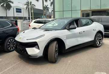 SUV điện Lotus Eletre lộ diện tại đại lý, sẵn sàng trình làng khách Việt trong tháng này