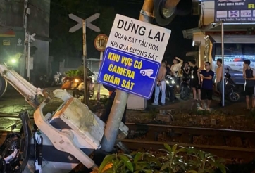 Tai nạn đường sắt gia tăng: Cảnh báo từ những cú va chạm giữa ô tô và tàu hỏa