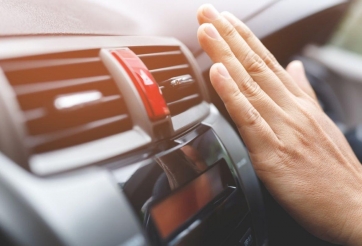 Điều hòa ô tô hoạt động kém hiệu quả, nguyên nhân đôi khi rất đơn giản