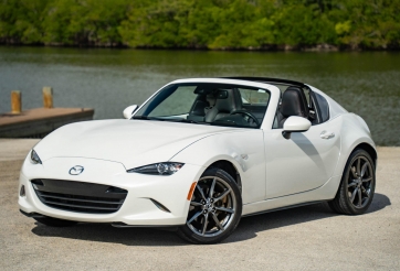 Mazda MX-5 bản mui trần dạng cứng nhận cọc tại Việt Nam, dự kiến giao xe vào tháng 10/2026