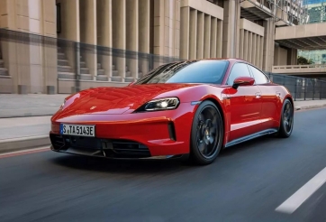 Ô tô điện Porsche Taycan được nâng cấp với bộ pin lớn hơn, thêm công nghệ E-Shift giả lập hộp số 8 cấp