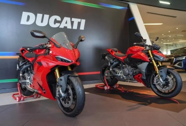 Bộ đôi Ducati Panigale V2 S và Streetfighter V2 S mới trình làng khách Việt, giá từ 629 triệu đồng