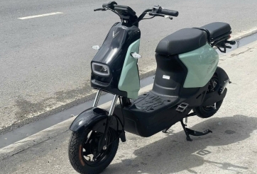 Cận cảnh VinFast Amio S tại đại lý: Xe máy điện VinFast rẻ nhất, chạy tối đa 65 km/sạc