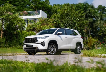 Top 10 ô tô động cơ xăng, dầu hút khách nhất tháng 6/2026: Innova Cross vượt Yaris Cross để vươn lên dẫn đầu
