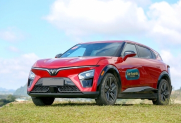 VinFast VF 7 lần thứ hai vượt mặt Mazda CX-5 để dẫn đầu phân khúc SUV hạng C