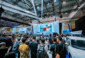 VinFast 'chơi lớn' tại triển lãm GIIAS 2026: Sạc xe 0 đồng, miễn phí thuê pin trong 2 năm cho khách hàng Indonesia