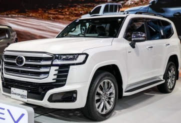 Cận cảnh Toyota Land Cruiser Hybrid 2026 tại Đông Nam Á, có thể sắp về Việt Nam