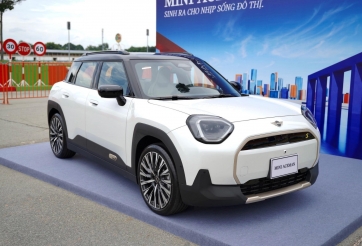 Ảnh thực tế MINI Aceman tại Việt Nam: SUV điện chạy hơn 400 km/sạc, giá bán 2,419 tỷ đồng