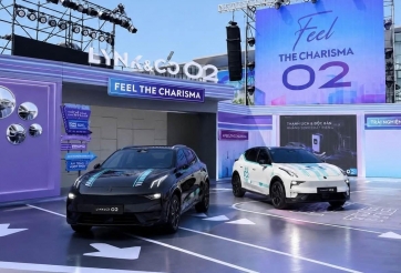 Lynk & Co 02 chốt giá từ 818 triệu đồng tại Việt Nam: CUV điện dáng coupe, chạy tối đa 435 km/sạc
