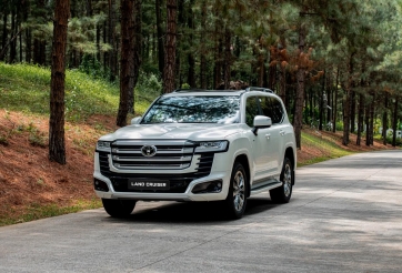 Toyota Land Cruiser 300 HEV cập bến thị trường Việt: 'Ăn xăng' 10 lít/100 km, giá 4,71 tỷ đồng