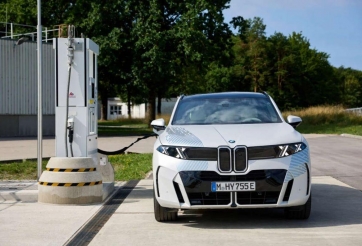BMW iX5 Hydrogen chuẩn bị sản xuất hàng loạt: Tăng tốc 0-100 km/h trong 5 giây, tầm vận hành dự kiến 750 km