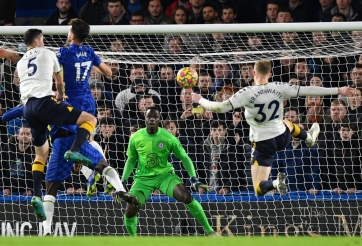 Hòa Everton, một cầu thủ Chelsea bị CĐV nhà 'miệt thị'