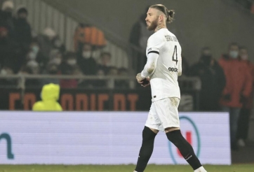 Fan PSG mừng rỡ khi thấy Ramos nhận 2 thẻ vàng trong 5 phút