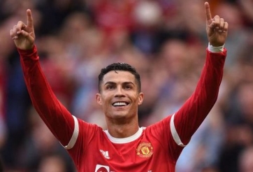 Ronaldo thể hiện đẳng cấp, vượt mặt Messi trong đội hình xuất sắc nhất 2021