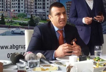 XÁC NHẬN: Chelsea có ông chủ mới, tiếp tục 'dùng tiền mua danh hiệu'?