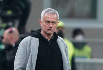 Mourinho mắng té tát phóng viên ngay trong phòng họp báo