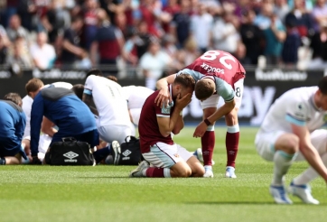 Chi tiết pha chấn thương kinh hoàng khiến cầu thủ Burnley biến dạng chân