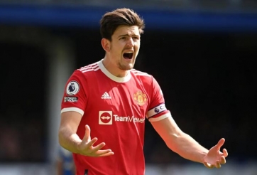 Hàng công Arsenal gặp hung tin bởi một hậu vệ của MU trước thềm đại chiến