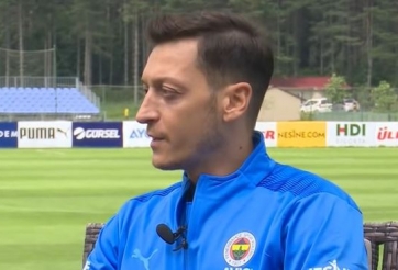 Xem xong trận Man City vs Real, Ozil chỉ đích danh người sẽ đoạt QBV 2022