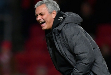 Jose Mourinho: 'MU còn lâu mới nâng cao được danh hiệu'