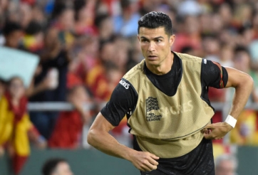 Fernando Santos: 'Tại sao cứ phải là Ronaldo?'