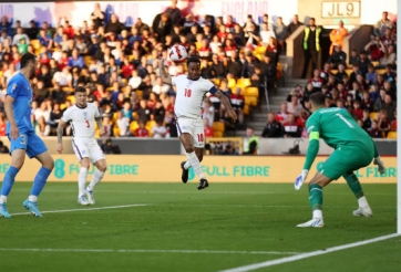 Chân sút vô duyên, Anh và Ý hòa nhạt nhòa không bàn thắng