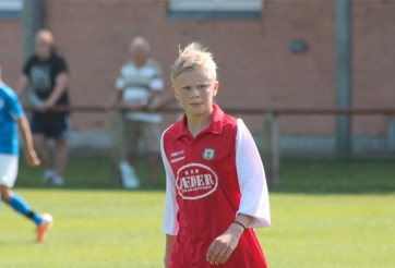 VIDEO: Haaland sát thủ từ năm 13 tuổi, 'bón hành' cho bạn bè đồng chăng lứa