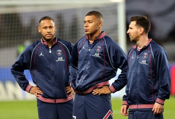 PSG bất lực nhìn Mbappe đuổi cả Neymar và Messi 'ra đường'