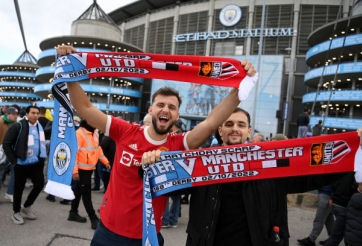 CĐV MU có phản ứng thể hiện sự kinh hoàng ngay giữa trận derby Manchester