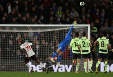 Thi đấu thất vọng, Man City bị đội 'nhược tiểu' loại khỏi cúp Liên đoàn Anh