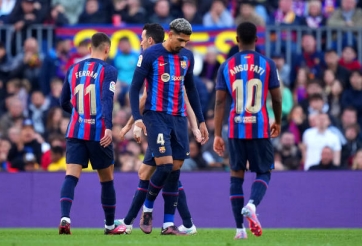 Barca thắng quả cảm Valencia trong thế 10 người và sút hỏng penalty