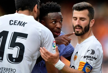 Bị chèn ép phát khóc, siêu sao Real Madrid khẩu chiến với chủ tịch La Liga