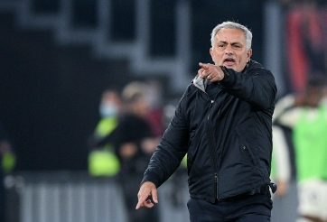 Juventus bị trừ điểm, Mourinho nói thẳng 'trò hề'