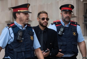 Tương lai bất định, Neymar còn bị tuyên án phạt 'hàng chục vi phạm'