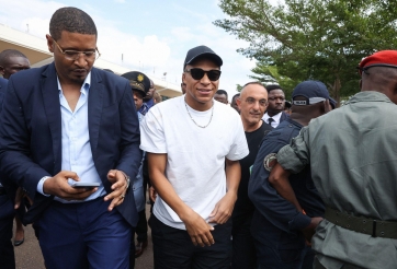 Mặc kệ tương lai ở PSG, Mbappe đã đáp máy bay tới bến đỗ bất ngờ