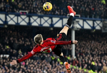 Siêu phẩm tái hiện, MU áp sát top 4 ngày trở lại Ngoại hạng Anh