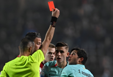 Barca thua đội chót bảng C1 nhưng vẫn đi tiếp với ngôi đầu