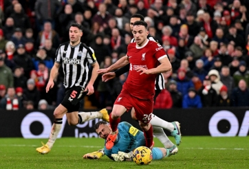 Liverpool hạ Newcastle ở trận cầu 6 bàn thắng để xây chắc ngôi đầu Ngoại hạng Anh
